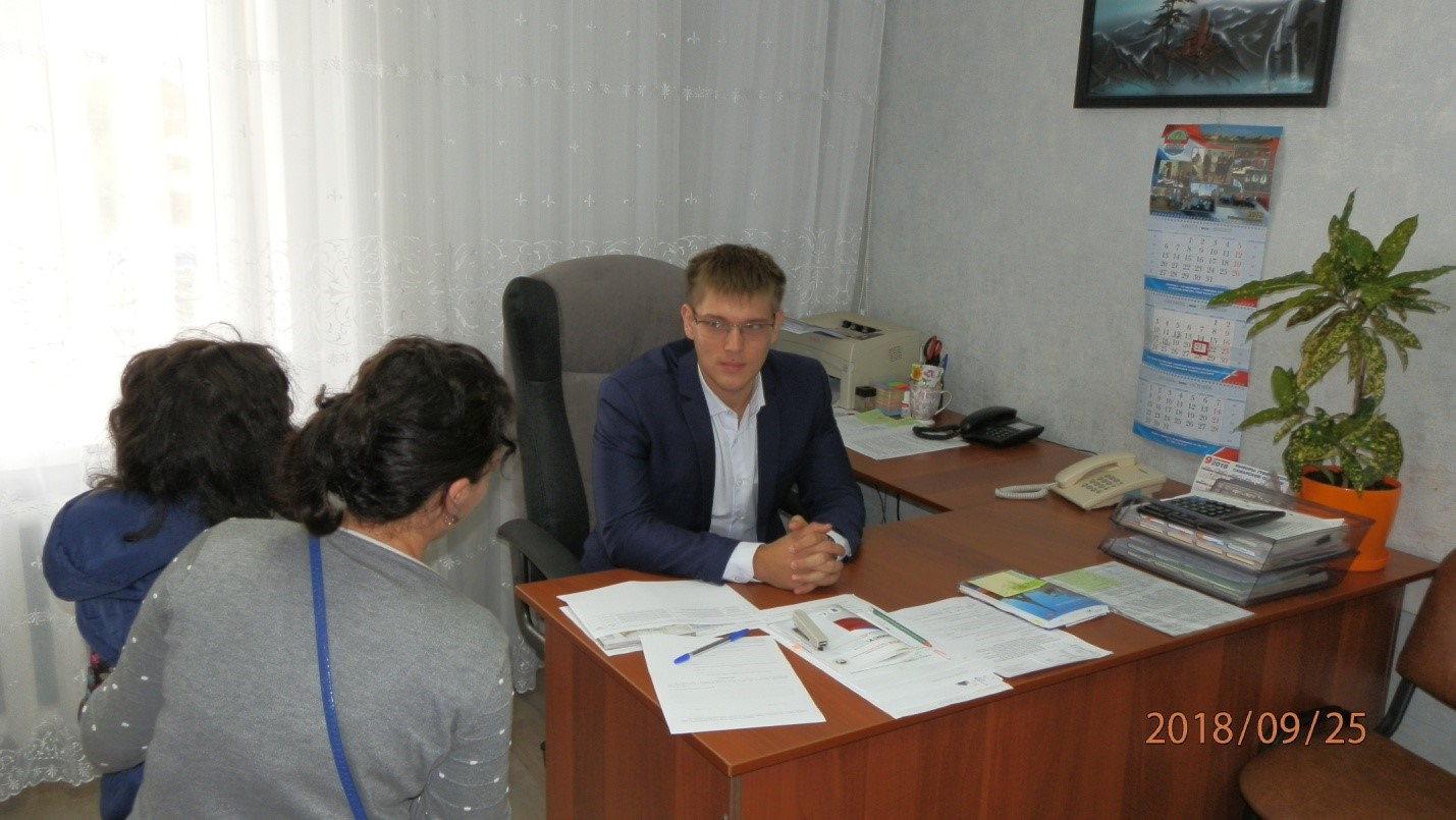 25.09.2018 г. в 10:00 согласно графику выездных консультаций был проведен прием граждан в с. Красный Яр Самарской области на базе МБУ «МФЦ Красноярского МР СО» 25.09.2018 г. в 10:00 согласно графику выездных консультаций был проведен прием граждан в с. Красный Яр Самарской области на базе МБУ «МФЦ Красноярского МР СО»